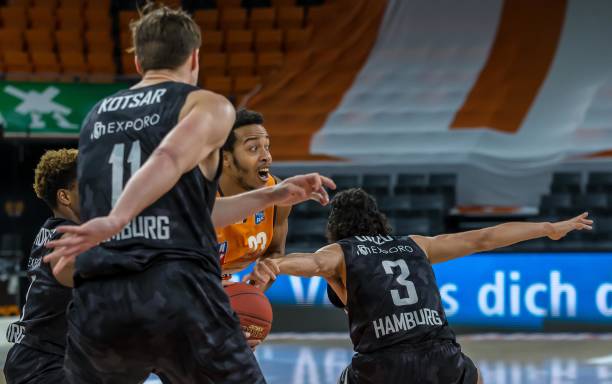 教练组将通 教练组将通