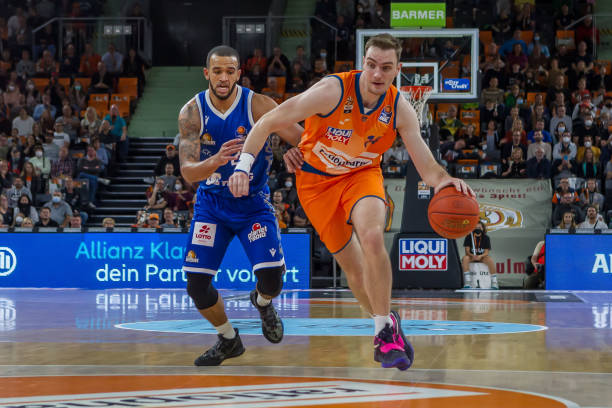 坚持积极进 坚持积极进