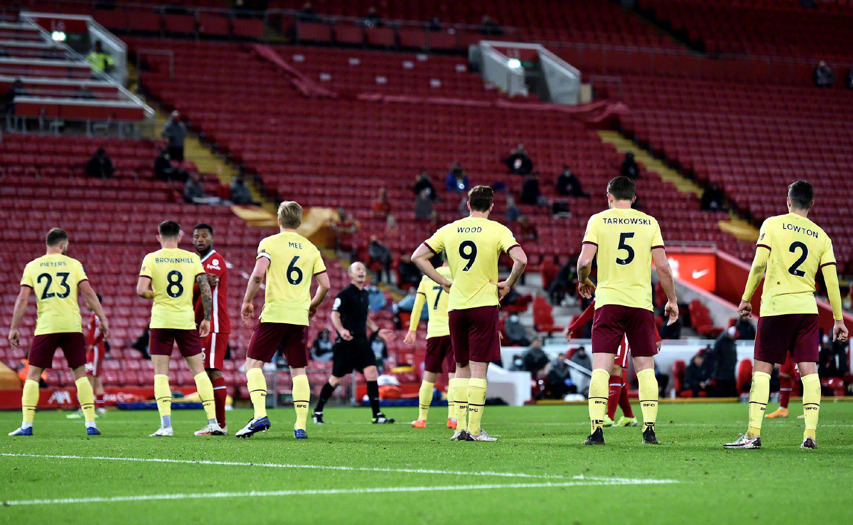 首的背景与 首的背景与